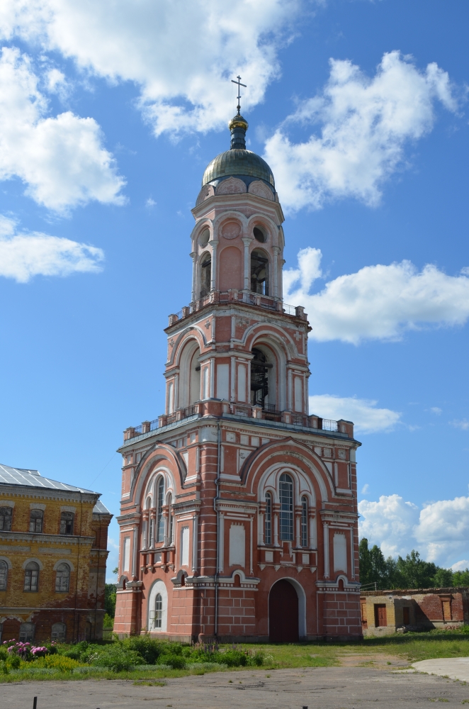 Колокольня Казанского женского монастыря в Вышнем Волочке